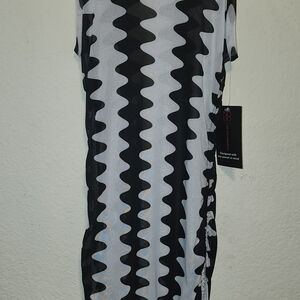 Black and White Wave Pattern Dress